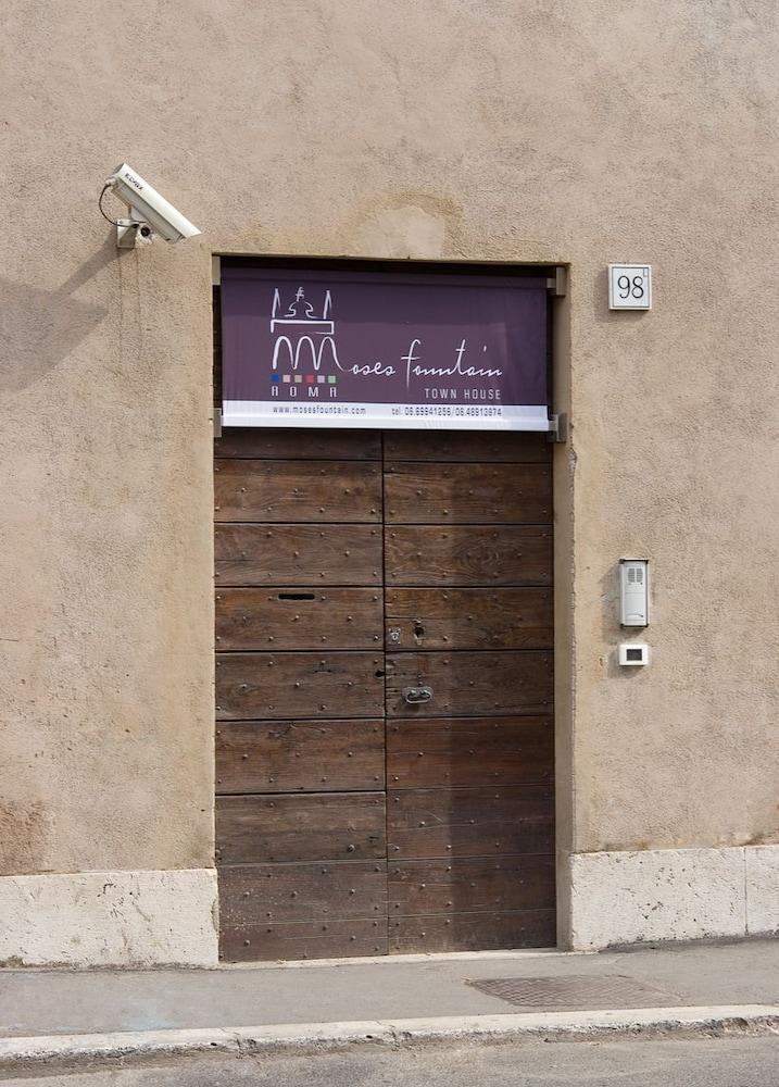 Alojamento de Acomodação e Pequeno-almoço Moses Fountain 4*